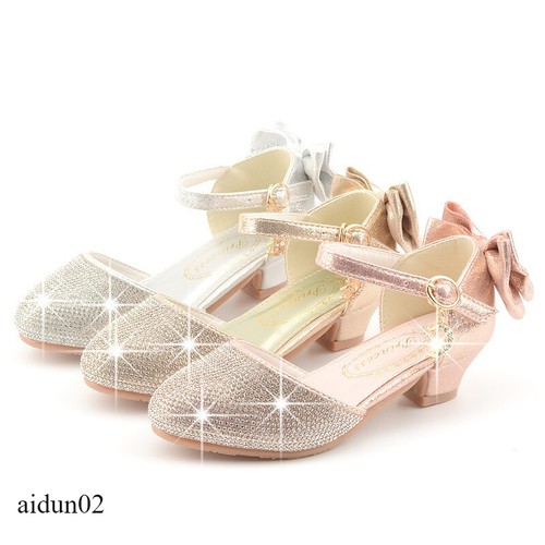 Scarpe sandali con ciondolo
